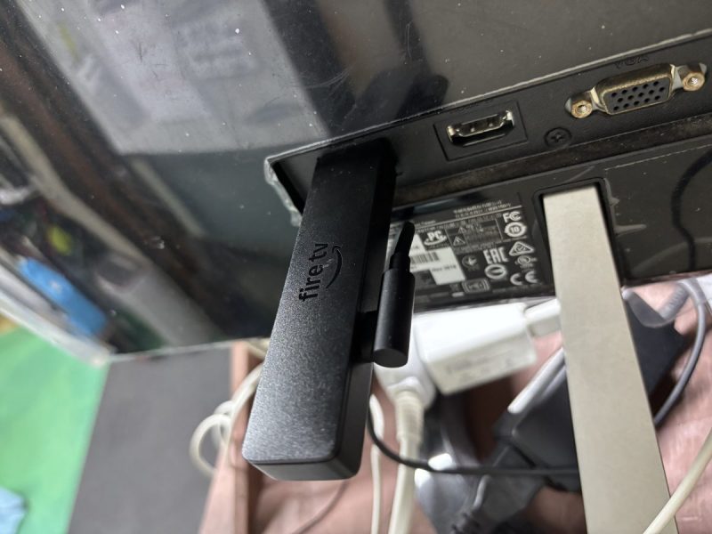 ASUSモニター背面にfireTV
