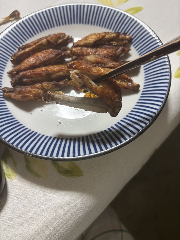 骨がするりと抜け、湯気が立ちあがる美味さ